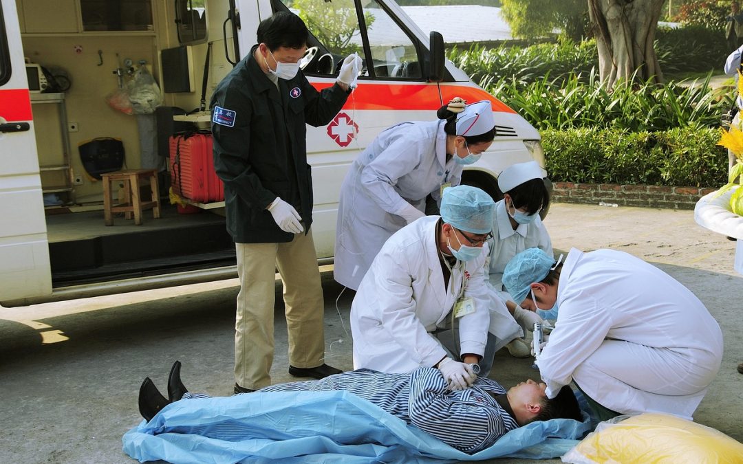 Dinas Damkar Kabupaten Banjar Evakuasi Ular di Gudang