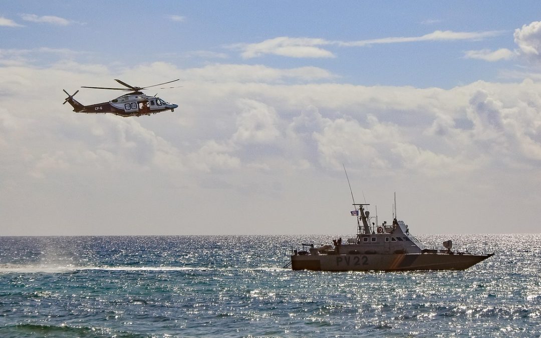 Dinas Damkar Kabupaten Banjar Hapus Sarang Tawon di Perbukitan